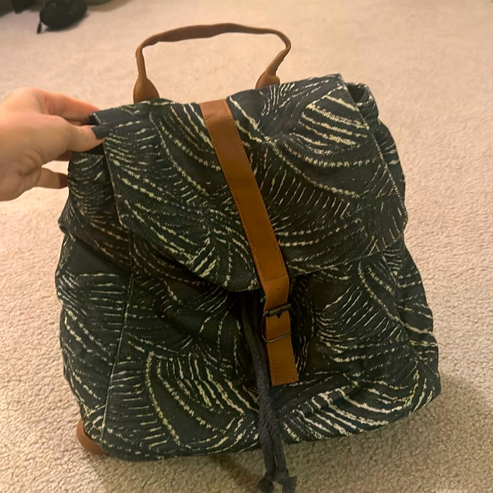 LU + ELLE - THE PARADISE PALM BACKPACK BEACHLY subscription box fall